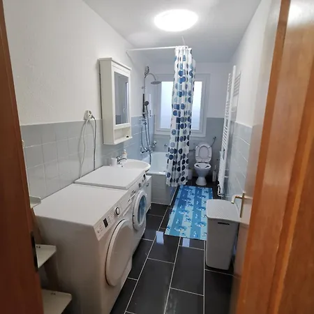 18 - Monteurwohnung Fuer 8 Personen *